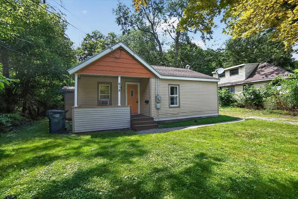 618 S Magnolia Drive Lansing City MI 48912