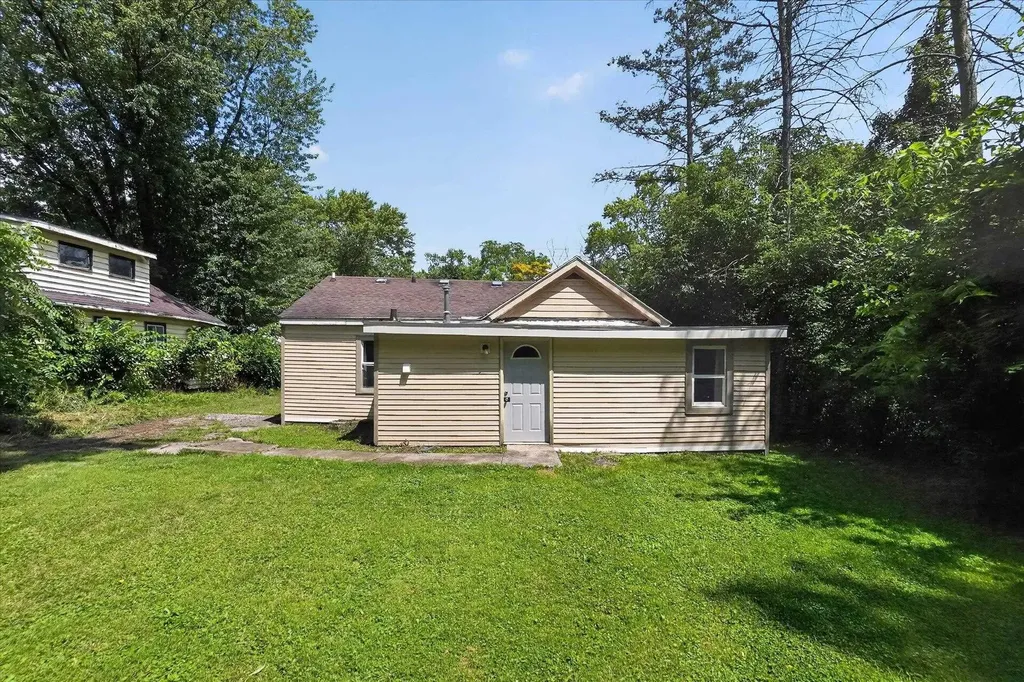 618 S Magnolia Drive Lansing City MI 48912