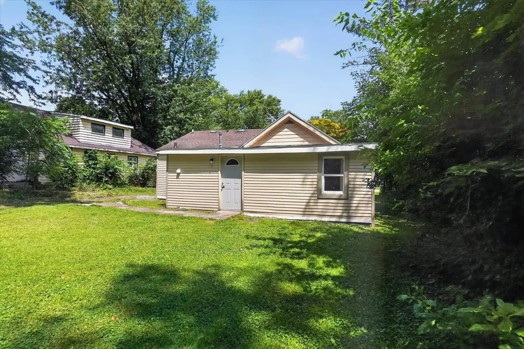 618 S Magnolia Drive Lansing City MI 48912