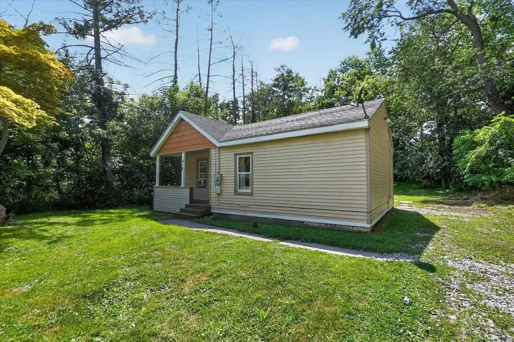 618 S Magnolia Drive Lansing City MI 48912