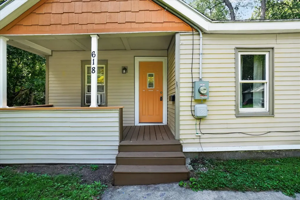 618 S Magnolia Drive Lansing City MI 48912
