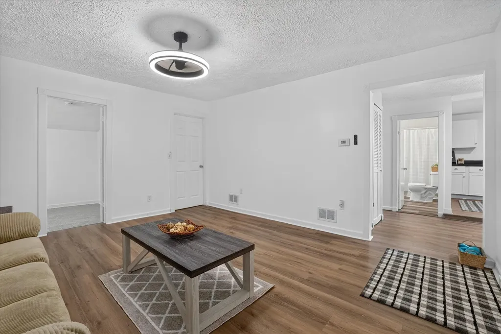 618 S Magnolia Drive Lansing City MI 48912