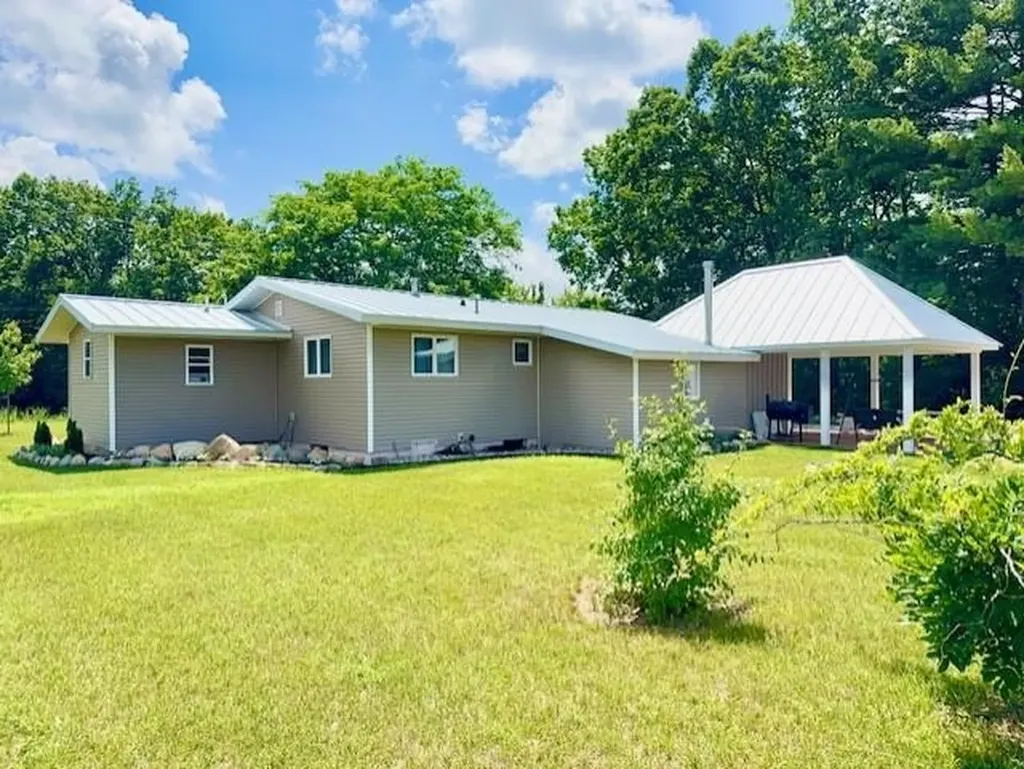 4721 E Sidney Road Evergreen Township MI 48888
