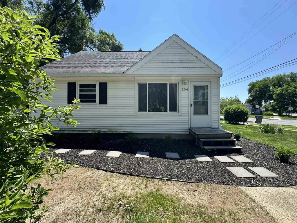 104 Bradley Midland City MI 48640