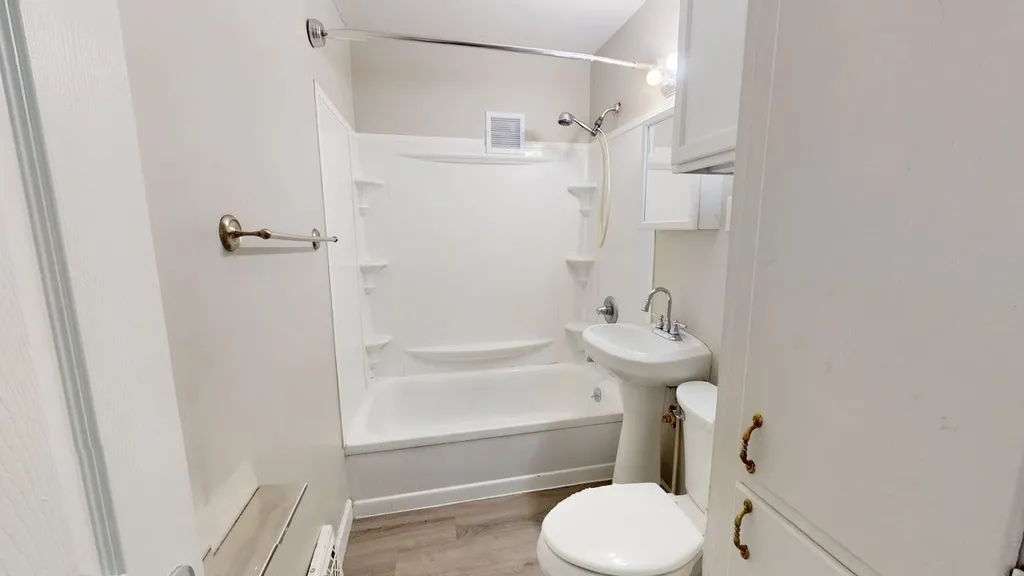 104 Bradley Midland City MI 48640