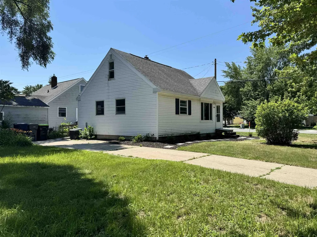 104 Bradley Midland City MI 48640