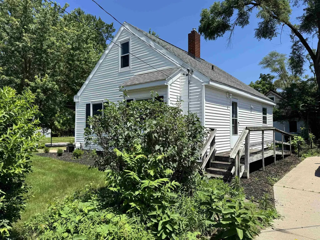 104 Bradley Midland City MI 48640
