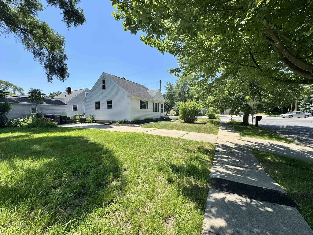 104 Bradley Midland City MI 48640