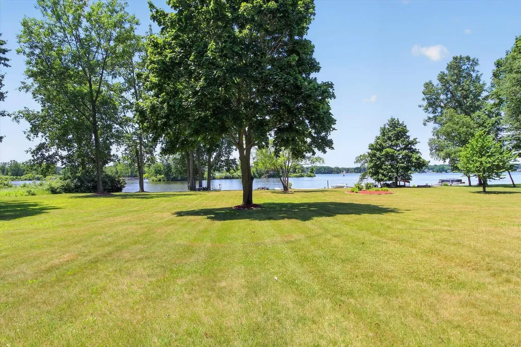 1130 Clubhouse Drive Broomfield Township MI 48893