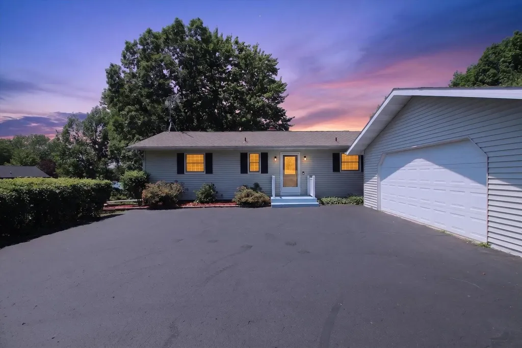1132 Clubhouse Drive Broomfield Township MI 48893