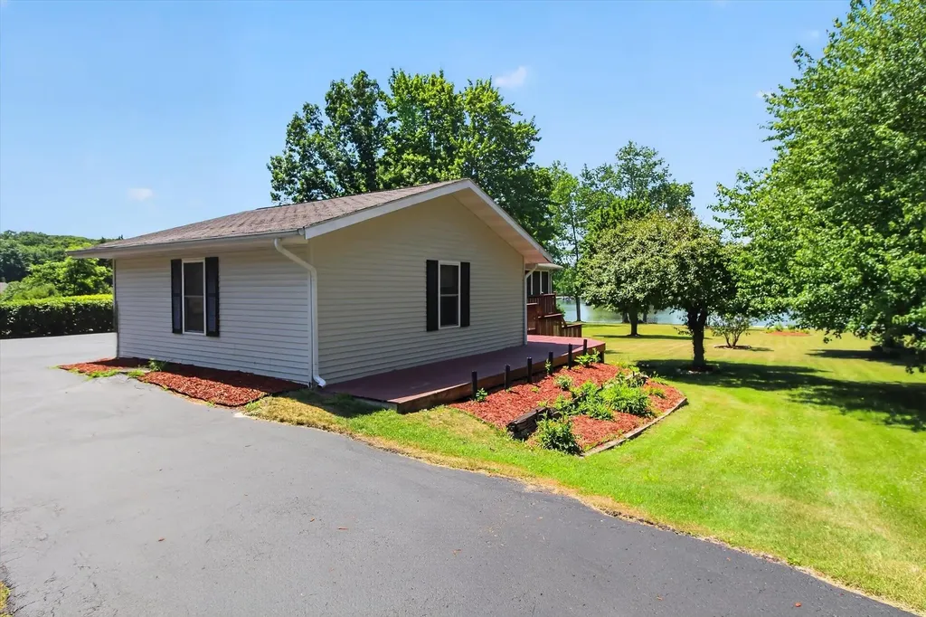 1132 Clubhouse Drive Broomfield Township MI 48893