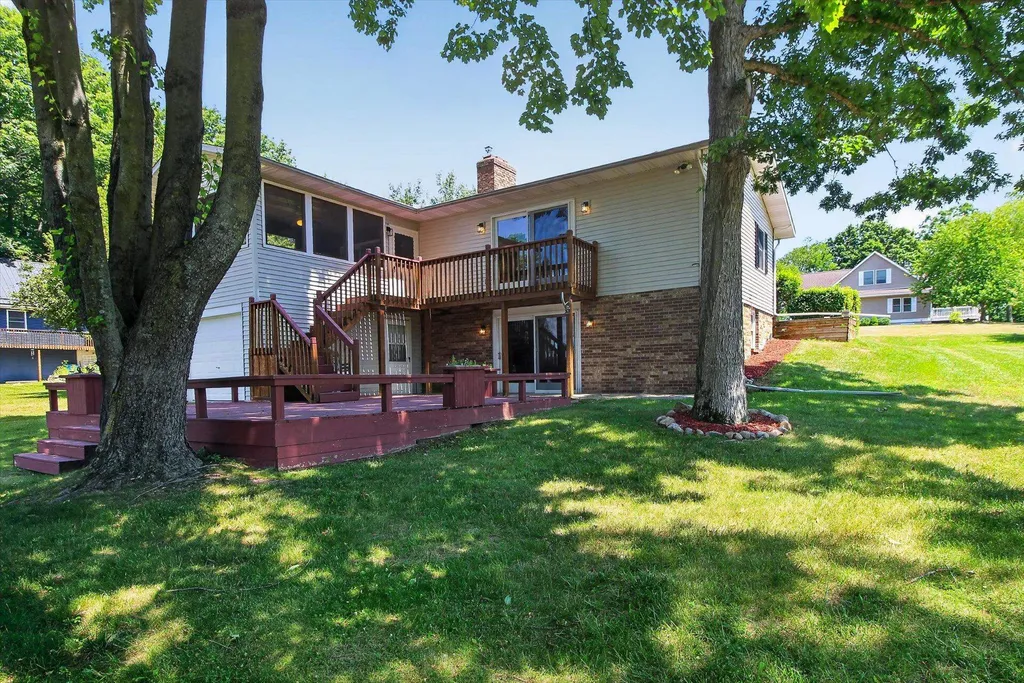 1132 Clubhouse Drive Broomfield Township MI 48893