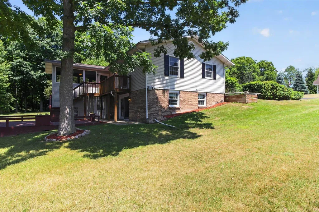 1132 Clubhouse Drive Broomfield Township MI 48893