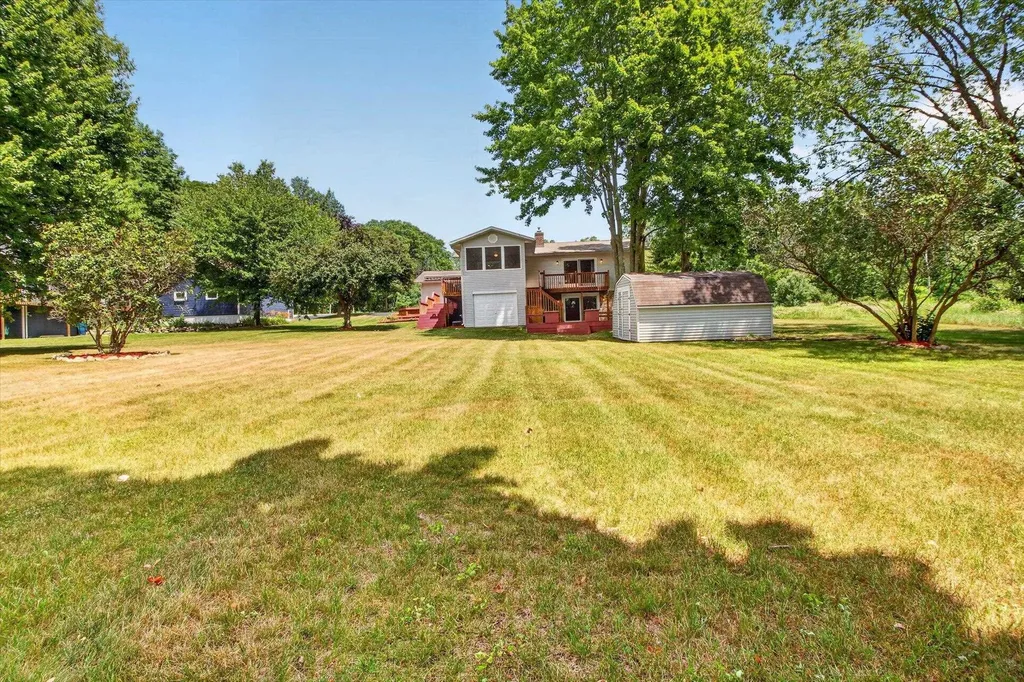 1132 Clubhouse Drive Broomfield Township MI 48893