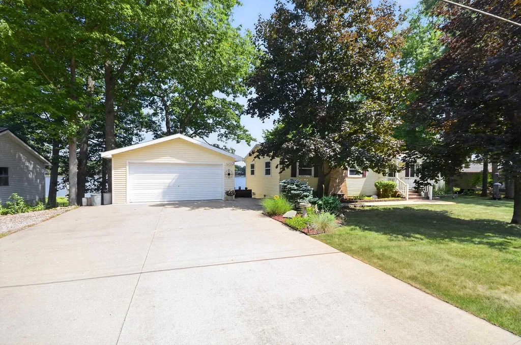 2104 Indian Lake Road Plainfield Township MI 48748