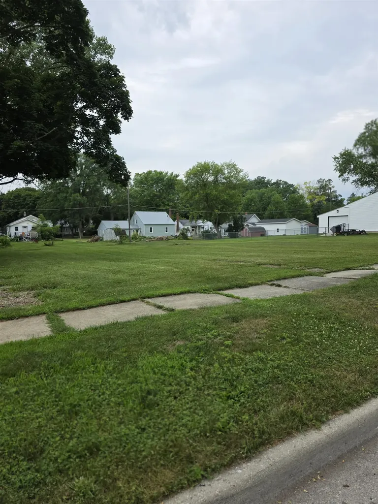111 Grove Alma City MI 48801