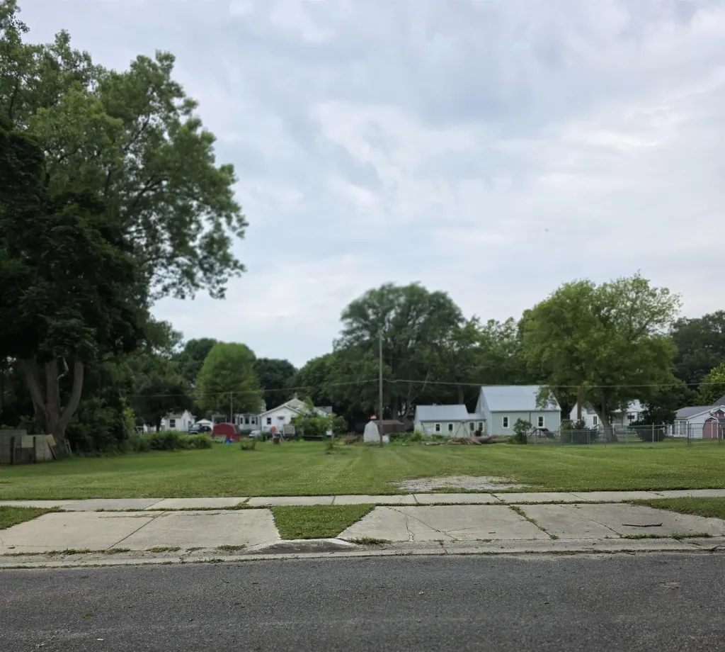 111 Grove Alma City MI 48801