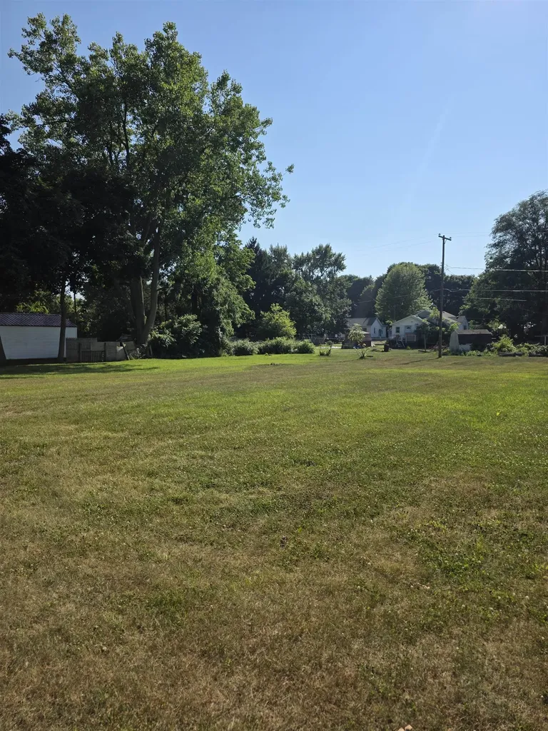 111 Grove Alma City MI 48801