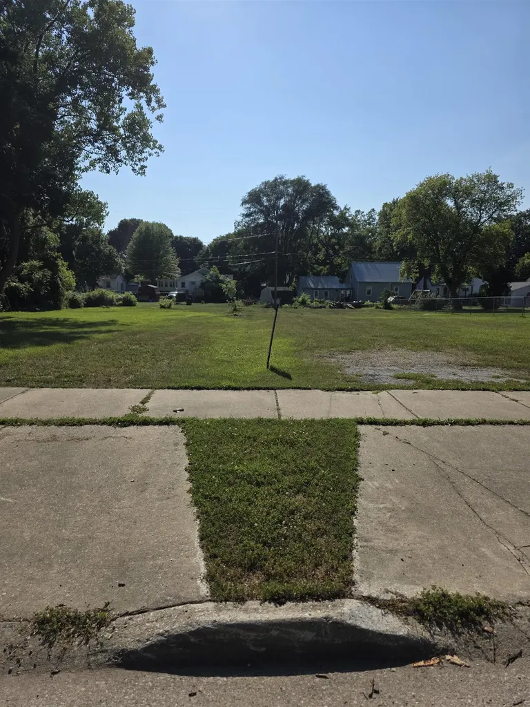 111 Grove Alma City MI 48801
