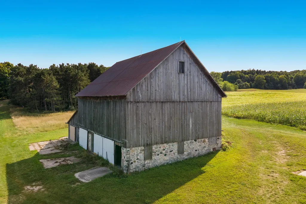 9224 E Duck Lake Road Suttons Bay Township MI 49682