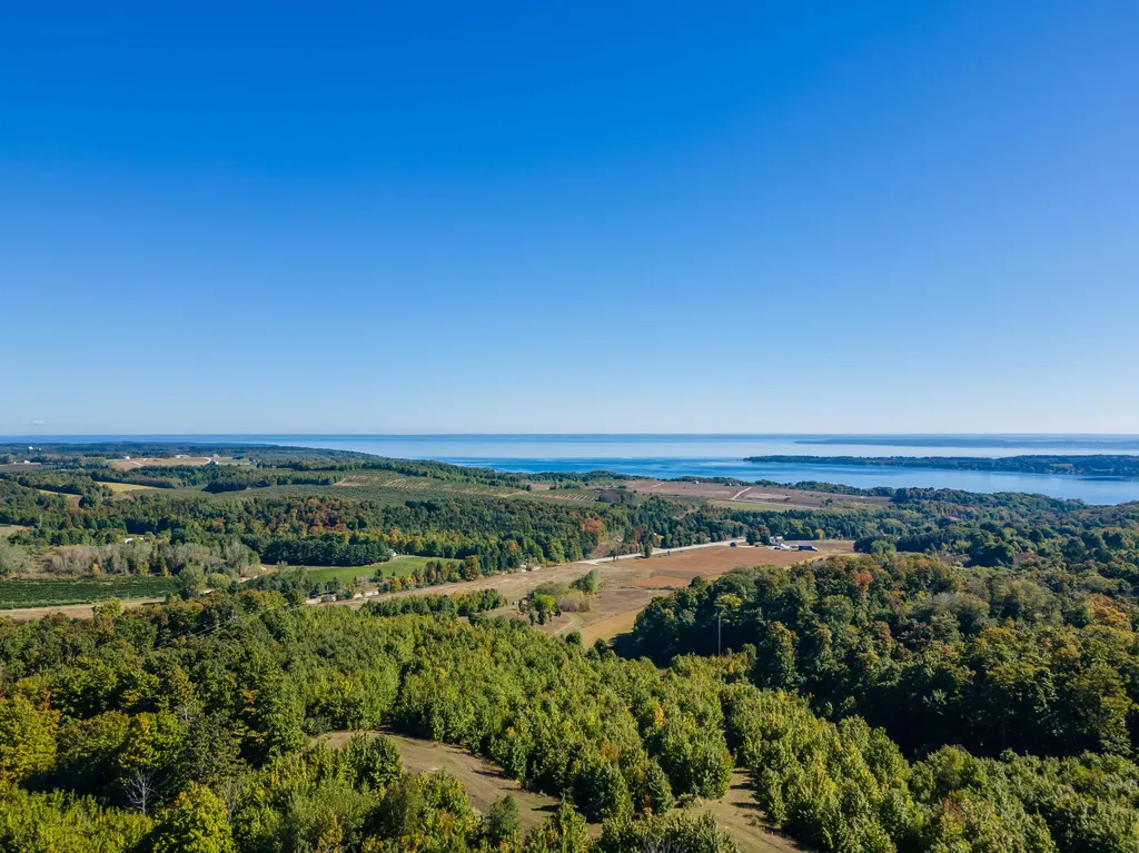 9224 E Duck Lake Road Suttons Bay Township MI 49682