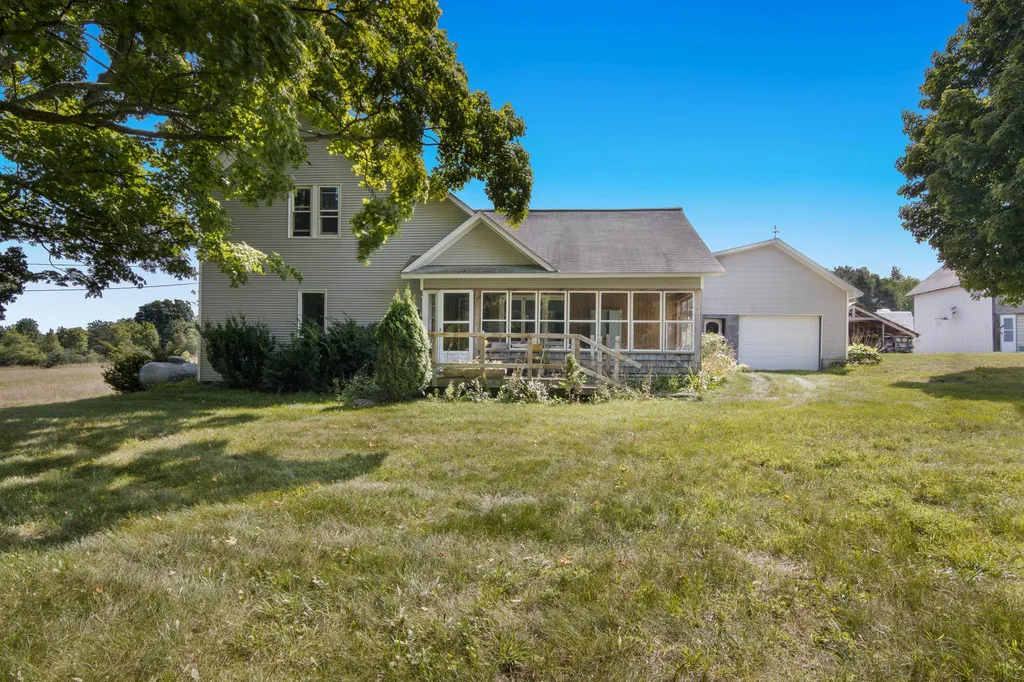 9224 E Duck Lake Road Suttons Bay Township MI 49682