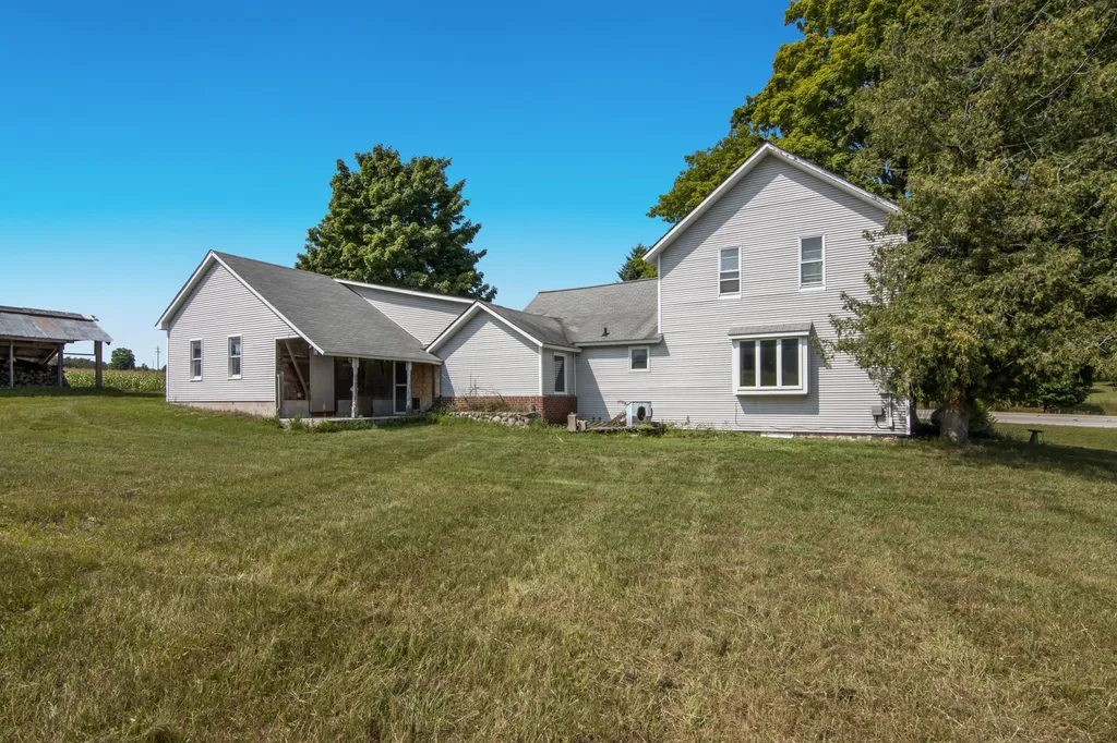 9224 E Duck Lake Road Suttons Bay Township MI 49682