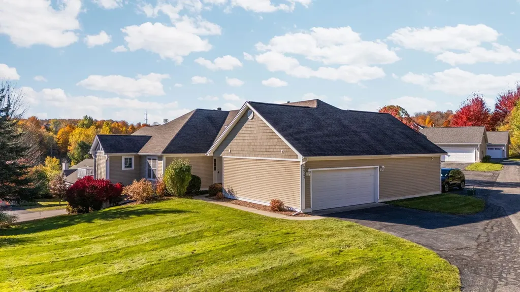 2947 Crown Pointe Drive Garfield Charter Township MI 49685