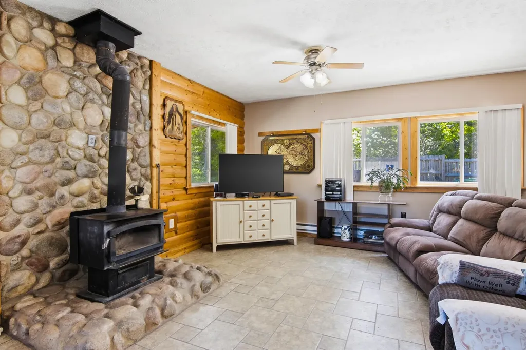 5935 Greenleaf Lane Blair Township MI 49637