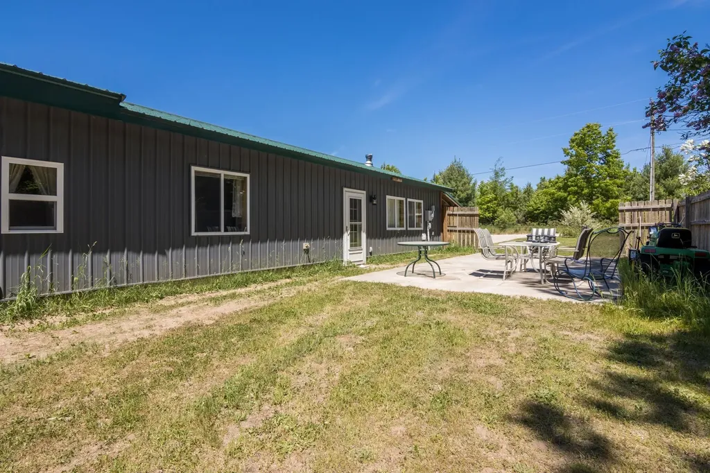 5935 Greenleaf Lane Blair Township MI 49637