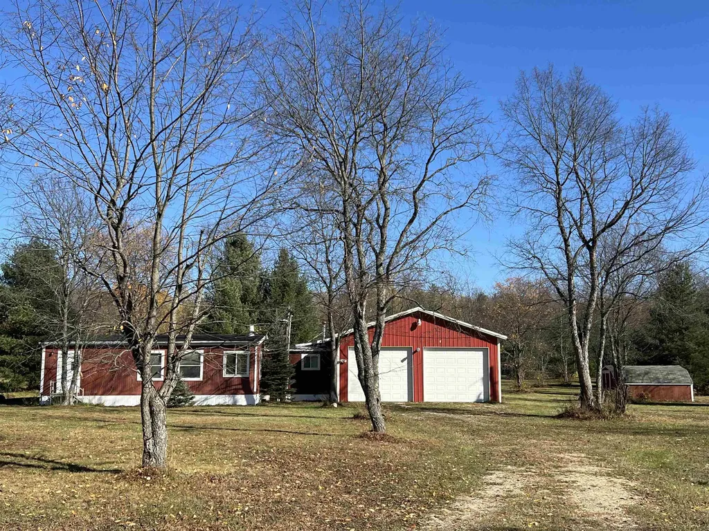 8414 NE Besaw Road Rapid River Township MI 49659