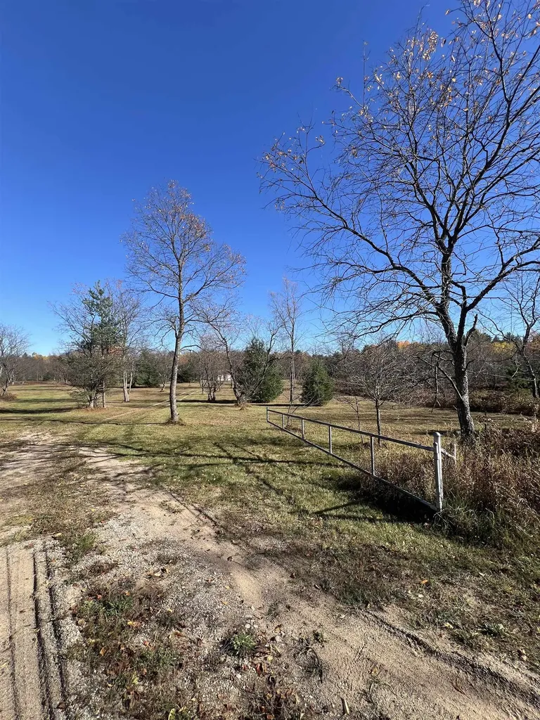 8414 NE Besaw Road Rapid River Township MI 49659