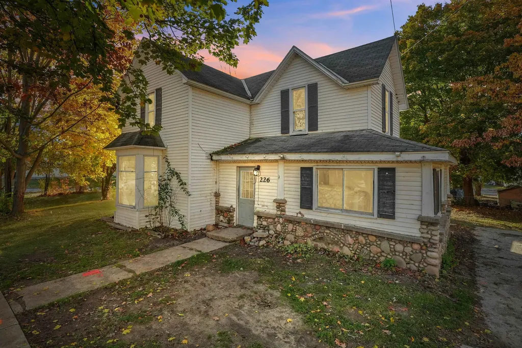 226 S Gladwin Street Lake City City MI 49651