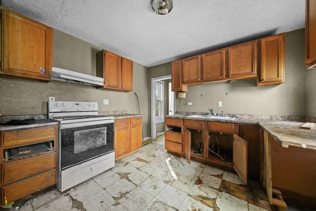 226 S Gladwin Street Lake City City MI 49651