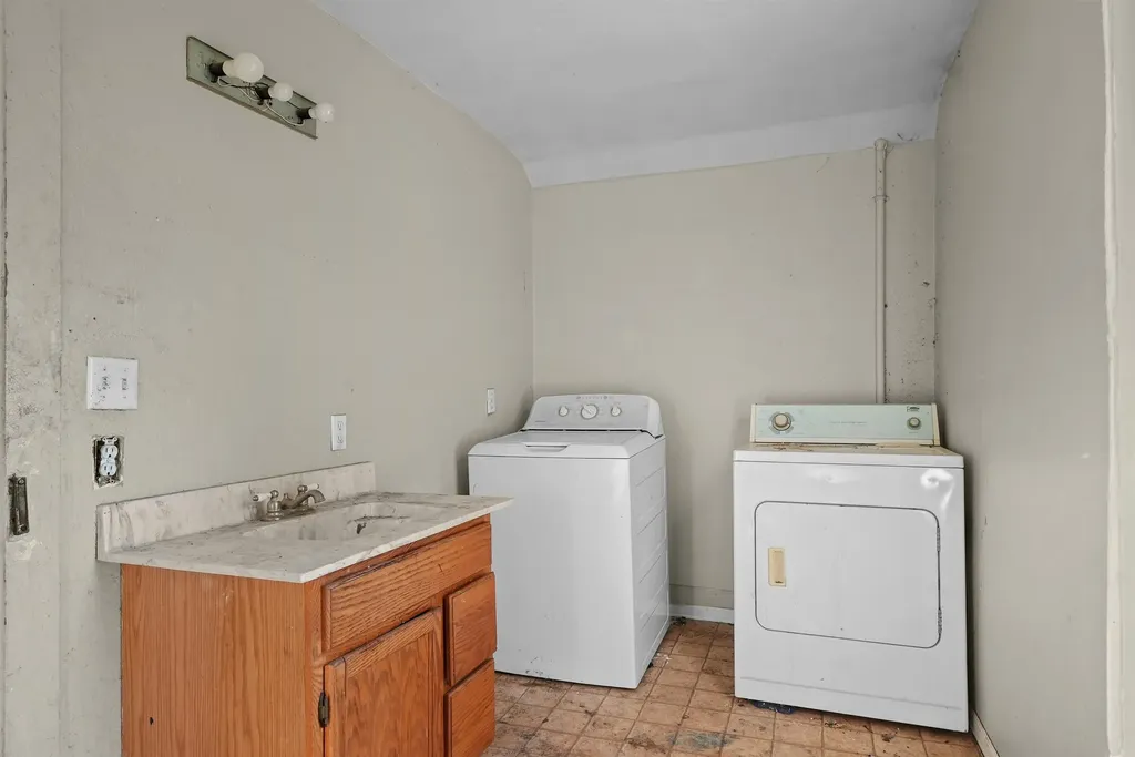 226 S Gladwin Street Lake City City MI 49651