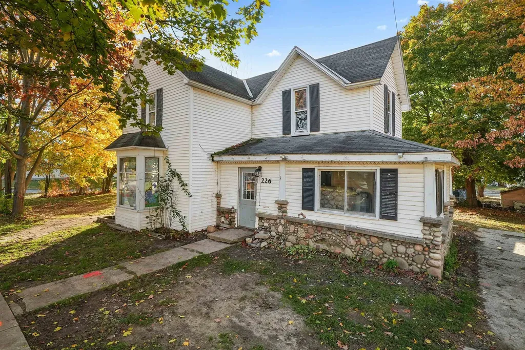 226 S Gladwin Street Lake City City MI 49651