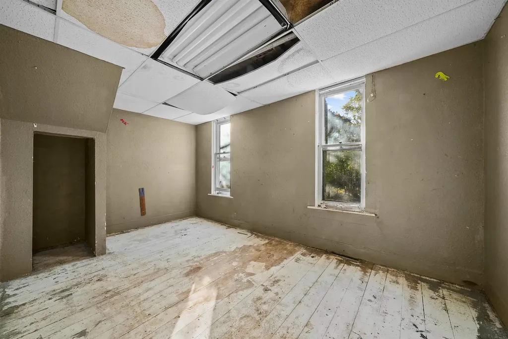 226 S Gladwin Street Lake City City MI 49651