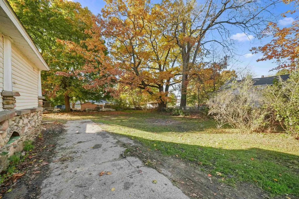 226 S Gladwin Street Lake City City MI 49651