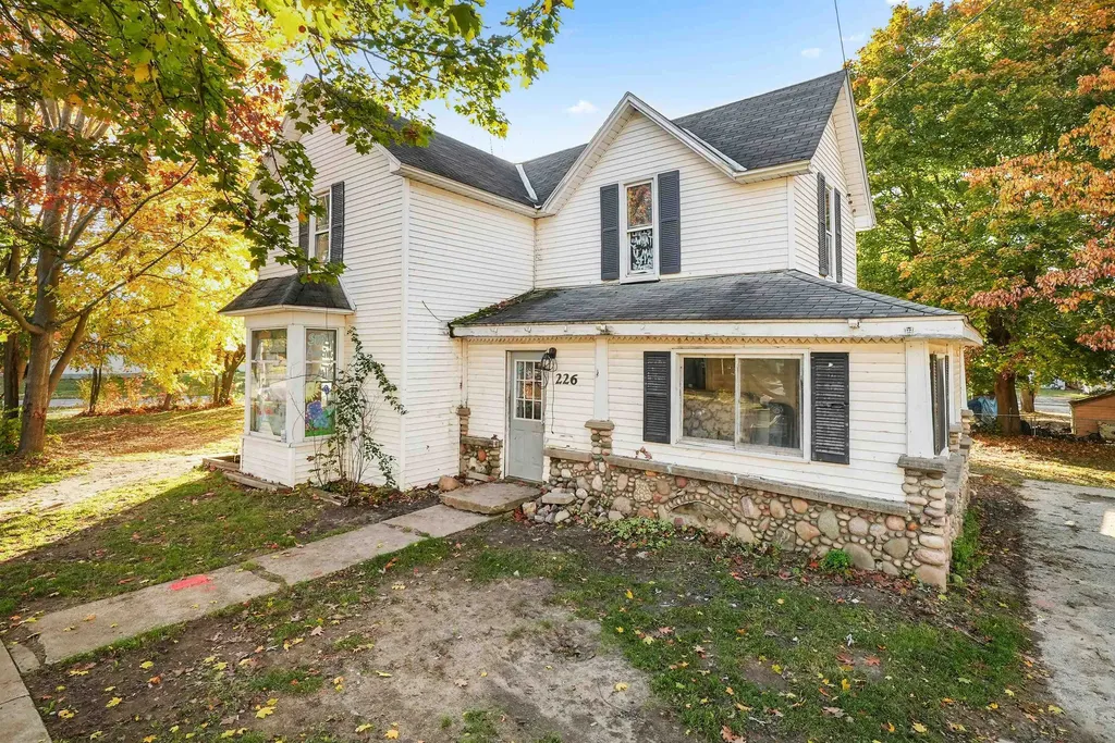 226 S Gladwin Street Lake City City MI 49651