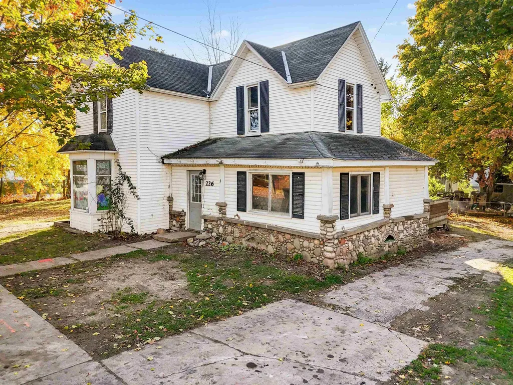 226 S Gladwin Street Lake City City MI 49651