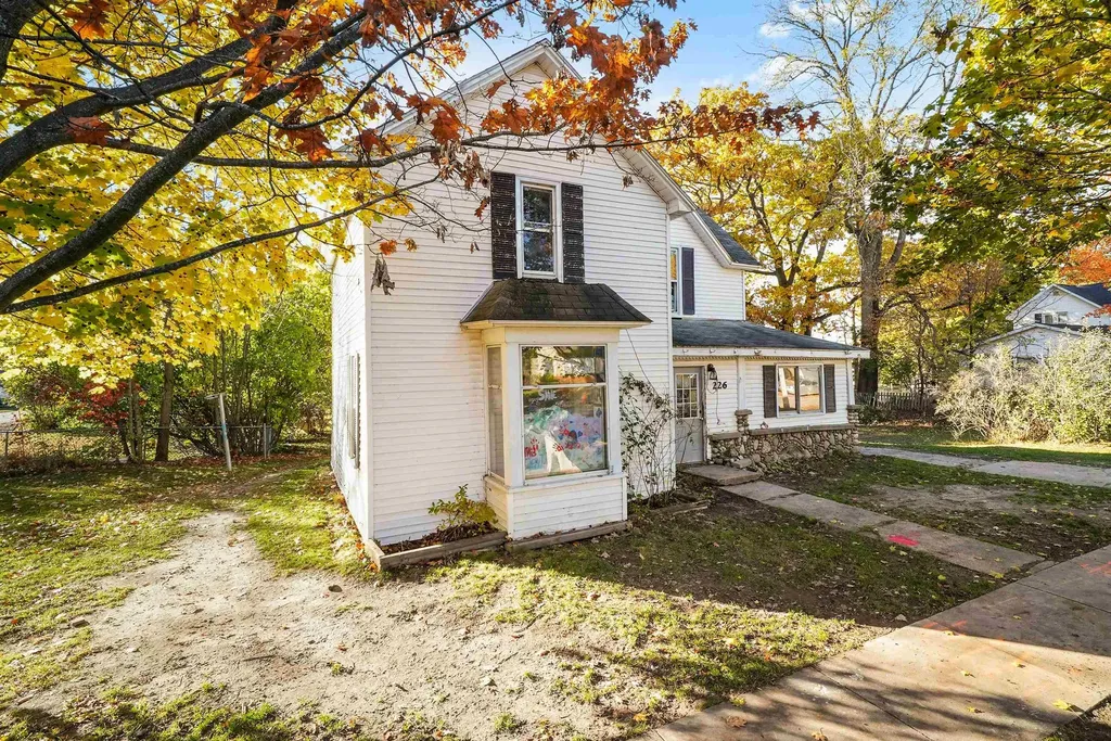 226 S Gladwin Street Lake City City MI 49651