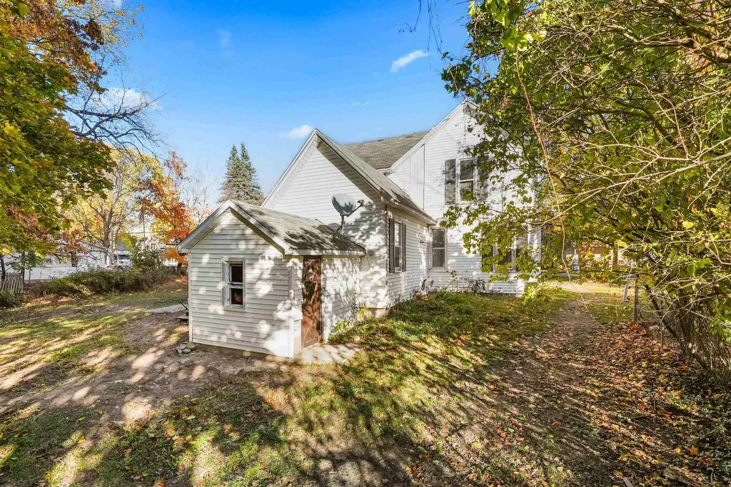 226 S Gladwin Street Lake City City MI 49651