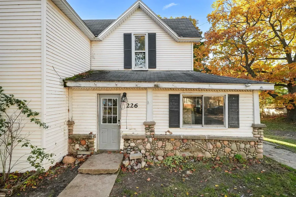 226 S Gladwin Street Lake City City MI 49651