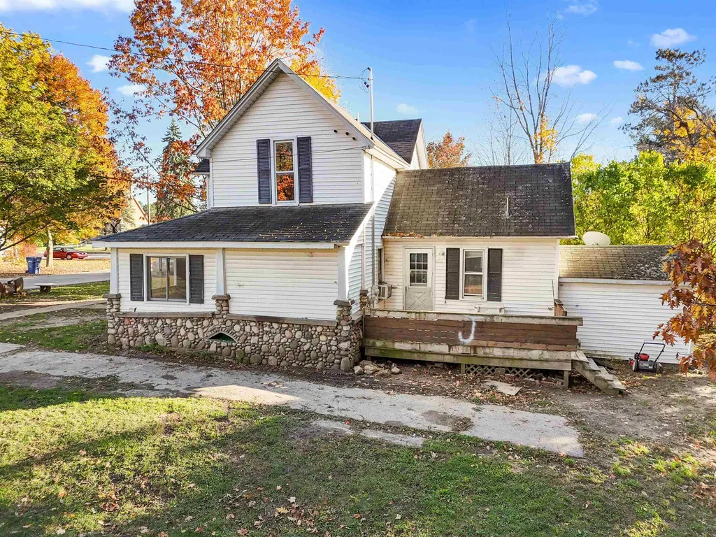 226 S Gladwin Street Lake City City MI 49651