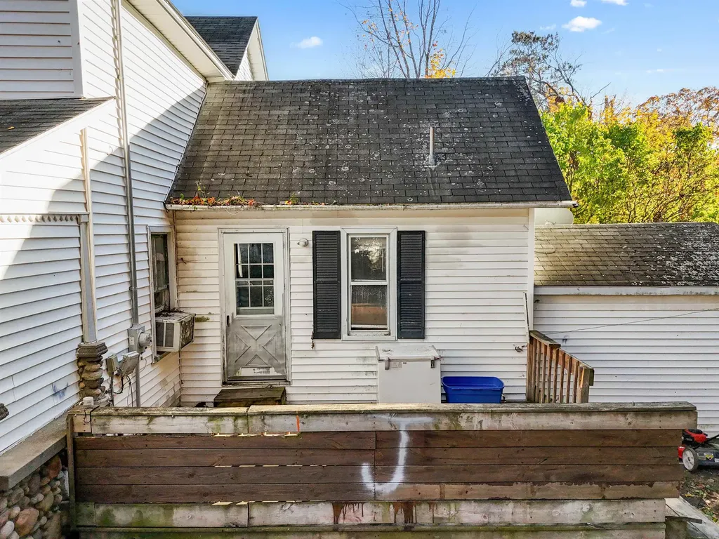 226 S Gladwin Street Lake City City MI 49651