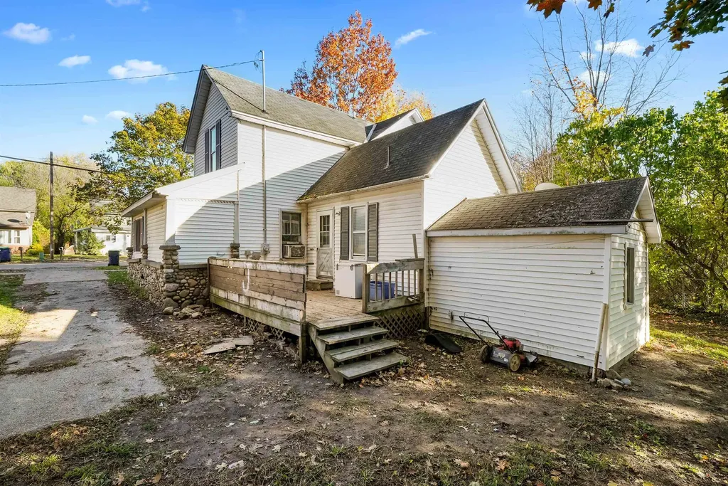 226 S Gladwin Street Lake City City MI 49651