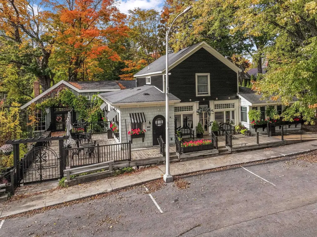 201 N Mill Street Leelanau Township MI 49670