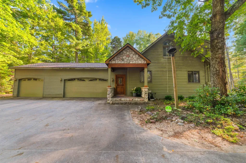 6993 NW Aarwood Road Clearwater Township MI 49676