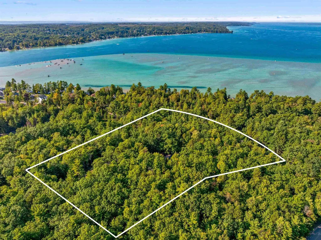 6993 NW Aarwood Road Clearwater Township MI 49676