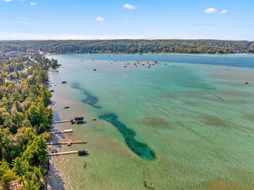 6993 NW Aarwood Road Clearwater Township MI 49676